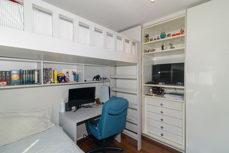 Apartamento à venda com 270m², 3 quartos e 3 vagas Apartamento à venda com 270m², 3 quartos e 3 vagasQuarto Suíte 2