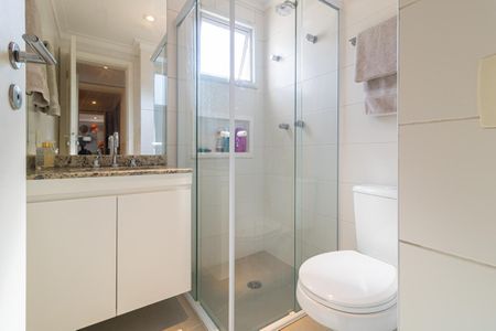 Apartamento à venda com 270m², 3 quartos e 3 vagas Apartamento à venda com 270m², 3 quartos e 3 vagasBanheiro da Suíte 2