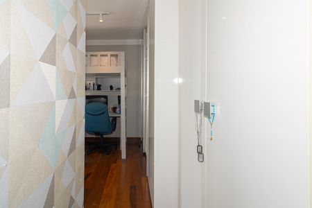 Apartamento à venda com 270m², 3 quartos e 3 vagas Apartamento à venda com 270m², 3 quartos e 3 vagasQuarto Suíte 2