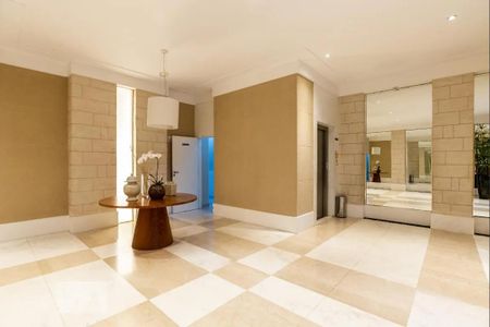 Apartamento à venda com 270m², 3 quartos e 3 vagas Apartamento à venda com 270m², 3 quartos e 3 vagasÁrea comum - Hall Social
