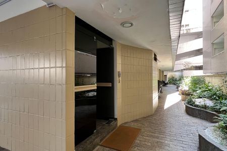 Apartamento para alugar com 152m², 3 quartos e 1 vagaÁrea comum