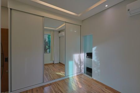 Casa à venda com 4 quartos, 420m² em Castelo, Belo Horizonte