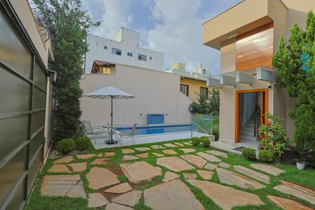 Casa à venda com 4 quartos, 420m² em Castelo, Belo Horizonte