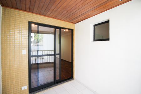 Apartamento à venda com 93m², 2 quartos e 2 vagasVaranda