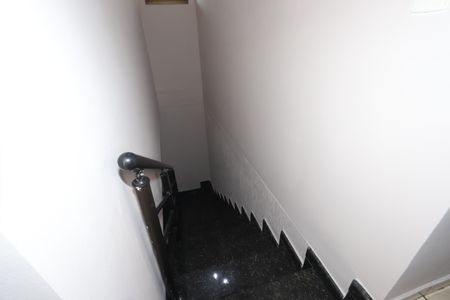 Casa à venda com 245m², 4 quartos e 2 vagasEscada