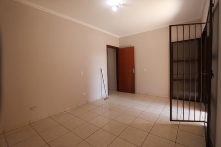 Casa à venda com 245m², 4 quartos e 2 vagasSuíte