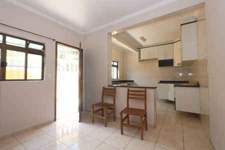 Casa à venda com 245m², 4 quartos e 2 vagasCopa