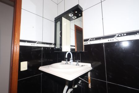Casa à venda com 245m², 4 quartos e 2 vagasBanheiro Social