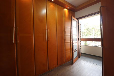Casa para alugar com 255m², 3 quartos e 3 vagasCloset Quarto 1 suíte
