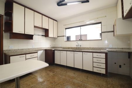 Casa para alugar com 255m², 3 quartos e 3 vagasCozinha