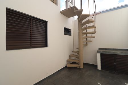 Casa para alugar com 255m², 3 quartos e 3 vagasEscada Espaço Gourmet