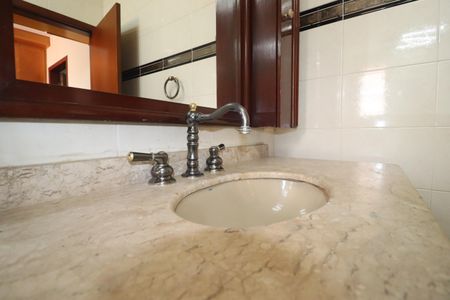 Casa para alugar com 255m², 3 quartos e 3 vagasBanheiro Quarto 1 suíte