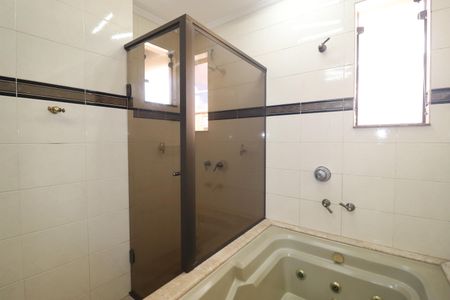 Casa para alugar com 255m², 3 quartos e 3 vagasBanheiro Quarto 1 suíte