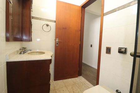 Casa para alugar com 255m², 3 quartos e 3 vagasBanheiro 2