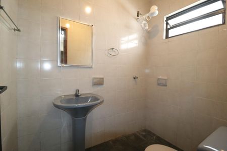 Casa para alugar com 255m², 3 quartos e 3 vagasBanheiro 3