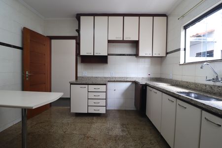 Casa para alugar com 255m², 3 quartos e 3 vagasCozinha