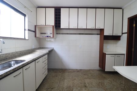 Casa para alugar com 255m², 3 quartos e 3 vagasCozinha