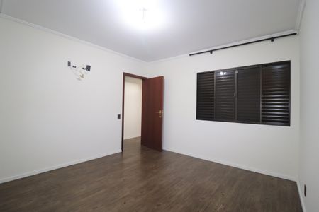 Casa para alugar com 255m², 3 quartos e 3 vagasQuarto 2