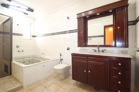 Casa para alugar com 255m², 3 quartos e 3 vagasBanheiro Quarto 1 suíte