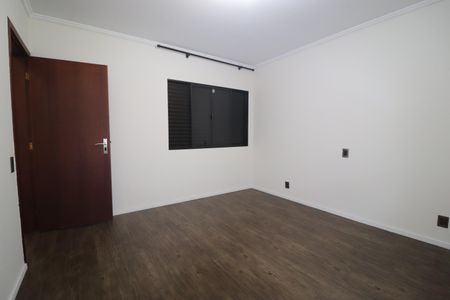 Casa para alugar com 255m², 3 quartos e 3 vagasQuarto 2
