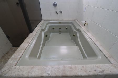 Casa para alugar com 255m², 3 quartos e 3 vagasBanheiro Quarto 1 suíte