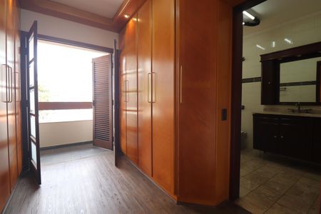 Casa para alugar com 255m², 3 quartos e 3 vagasCloset Quarto 1 suíte