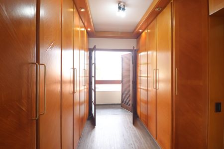 Casa para alugar com 255m², 3 quartos e 3 vagasCloset Quarto 1 suíte