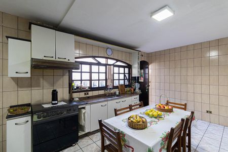 Casa à venda com 102m², 3 quartos e 4 vagasCozinha 