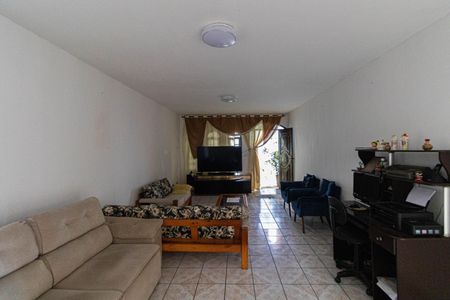 Casa à venda com 102m², 3 quartos e 4 vagasSala