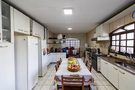Casa à venda com 102m², 3 quartos e 4 vagasCozinha 