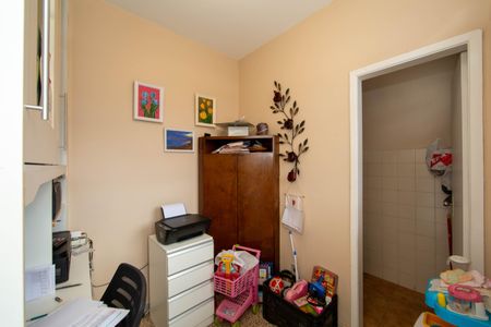 Apartamento à venda com 101m², 3 quartos e 2 vagasQUARTO E BANHO DE EMPREGADA