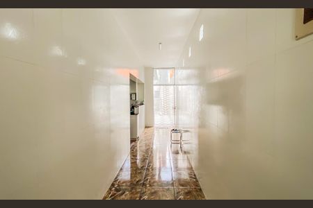 Casa à venda com 181m², 2 quartos e 2 vagasCorredor