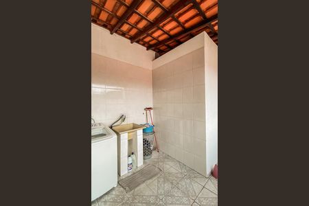 Casa à venda com 181m², 2 quartos e 2 vagasCozinha e Área de Serviço