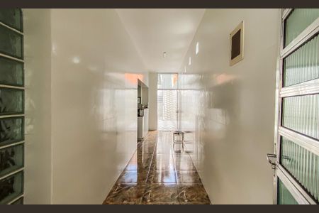 Casa à venda com 181m², 2 quartos e 2 vagasCorredor