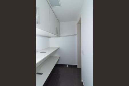 Apartamento para alugar com 168m², 3 quartos e 2 vagasQuarto de Serviço