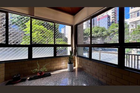 Apartamento à venda com 127m², 4 quartos e 2 vagasVaranda