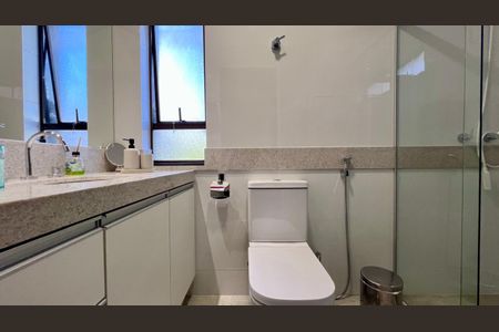 Apartamento à venda com 127m², 4 quartos e 2 vagasbanho