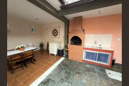 Casa para alugar com 260m², 2 quartos e 2 vagas Casa para alugar com 260m², 2 quartos e 2 vagasÁrea externa