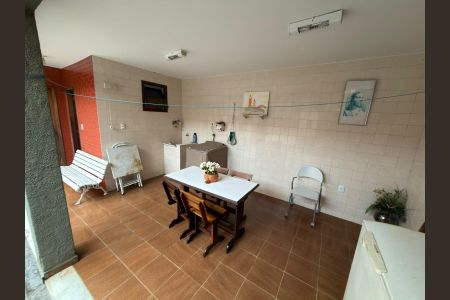 Casa para alugar com 260m², 2 quartos e 2 vagas Casa para alugar com 260m², 2 quartos e 2 vagasÁrea externa
