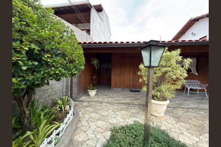 Casa para alugar com 260m², 2 quartos e 2 vagas Casa para alugar com 260m², 2 quartos e 2 vagasÁrea externa