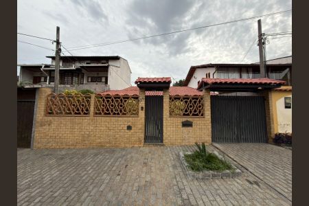 Casa para alugar com 260m², 2 quartos e 2 vagas Casa para alugar com 260m², 2 quartos e 2 vagasFachada