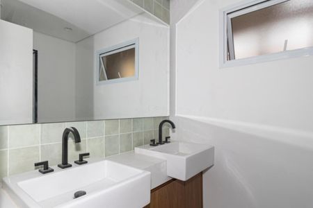 Apartamento à venda com 82m², 2 quartos e 2 vagasBanheiro da Suíte