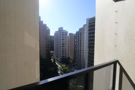 Apartamento para alugar com 105m², 3 quartos e 2 vagasVaranda