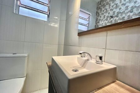 Casa à venda com 170m², 2 quartos e 2 vagas Casa à venda com 170m², 2 quartos e 2 vagasBanheiro Corredor