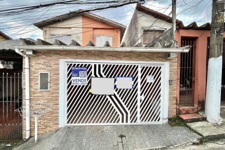 Casa à venda com 170m², 2 quartos e 2 vagas Casa à venda com 170m², 2 quartos e 2 vagasFachada