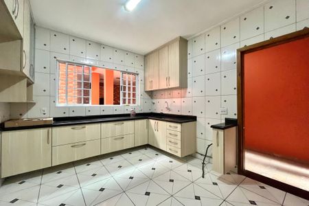 Casa à venda com 170m², 2 quartos e 2 vagas Casa à venda com 170m², 2 quartos e 2 vagasCozinha