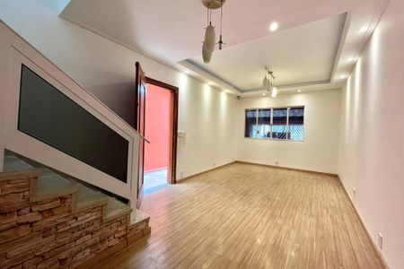 Casa à venda com 170m², 2 quartos e 2 vagas Casa à venda com 170m², 2 quartos e 2 vagasSala