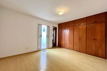 Casa à venda com 170m², 2 quartos e 2 vagas Casa à venda com 170m², 2 quartos e 2 vagasSuite