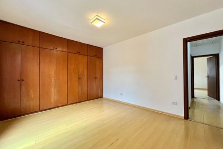 Casa à venda com 170m², 2 quartos e 2 vagas Casa à venda com 170m², 2 quartos e 2 vagasSuite