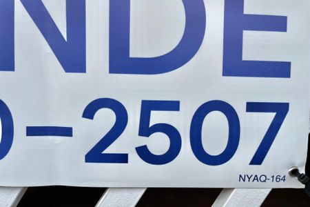 Casa à venda com 170m², 2 quartos e 2 vagas Casa à venda com 170m², 2 quartos e 2 vagasPlaquinha instalada